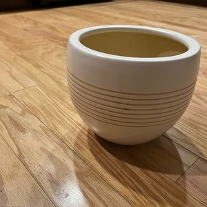 White Outdoor Planters Pot